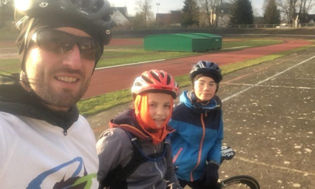 Les jeunes à vélo