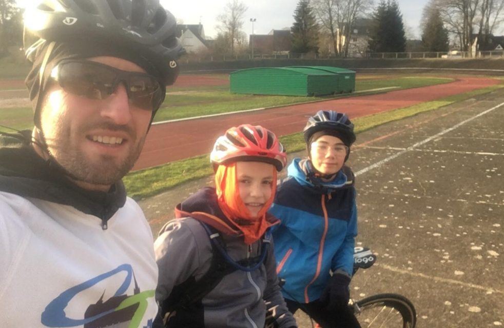 Les jeunes à vélo